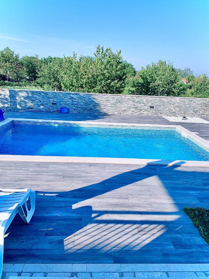 Holiday Home Endi Unesic Экстерьер фото