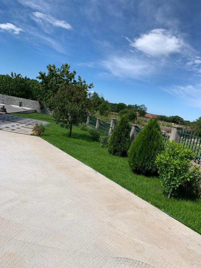 Holiday Home Endi Unesic Экстерьер фото